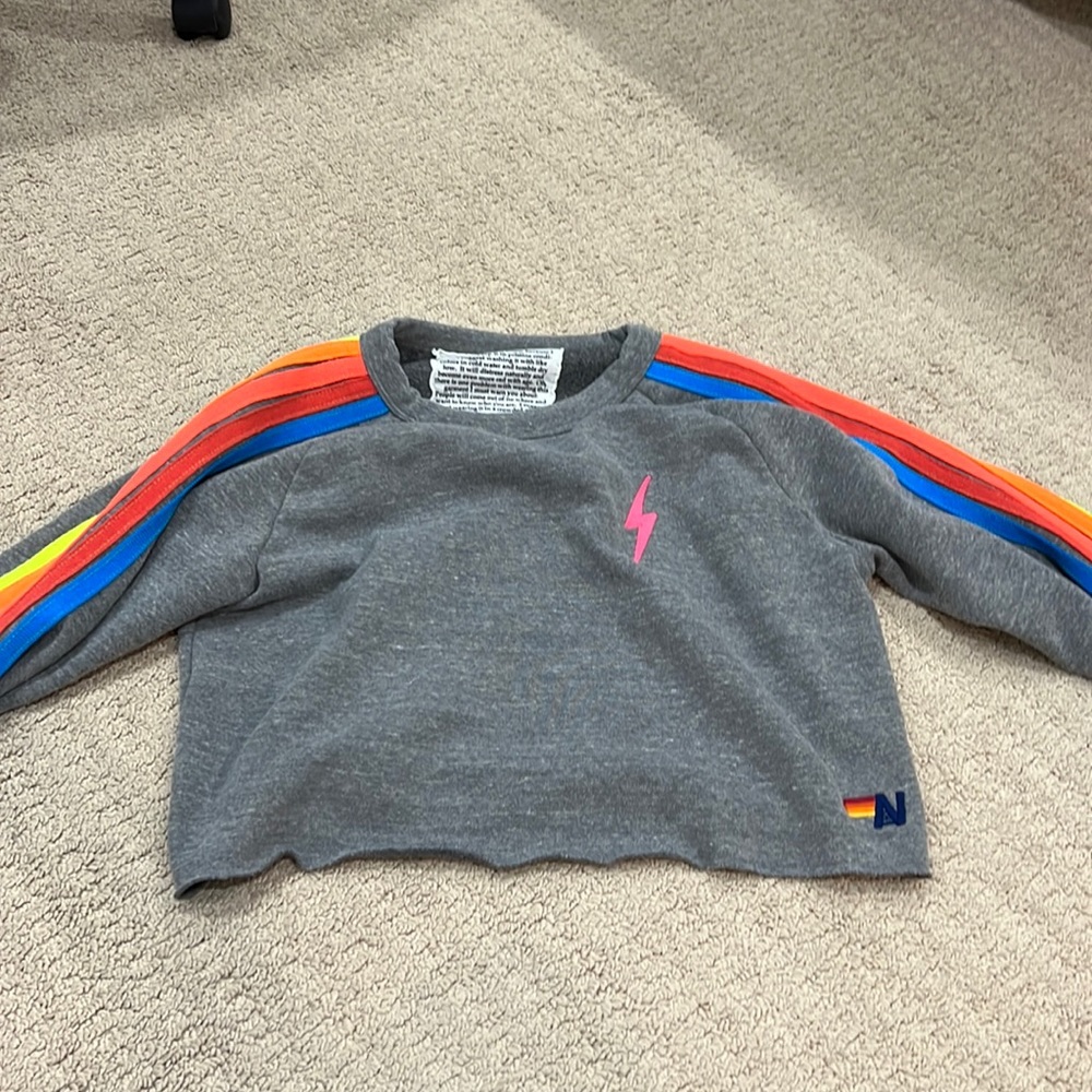 S AV crop crewneck